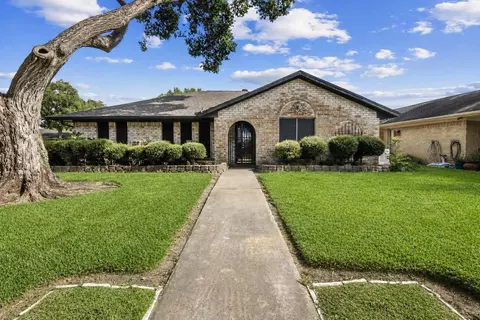 201 E Temperance Ln, Deer Park, TX 77536