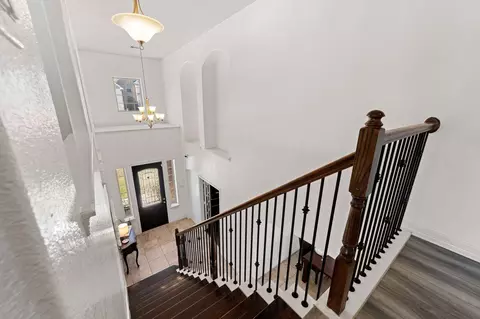 Entry Way - 2007 Brookmont Dr, Conroe, TX 77301 photo 9 of 11
