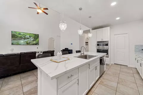 Kitchen - 2007 Brookmont Dr, Conroe, TX 77301 photo 6 of 6