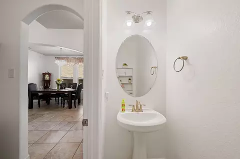 Entry Way - 2007 Brookmont Dr, Conroe, TX 77301 photo 7 of 11
