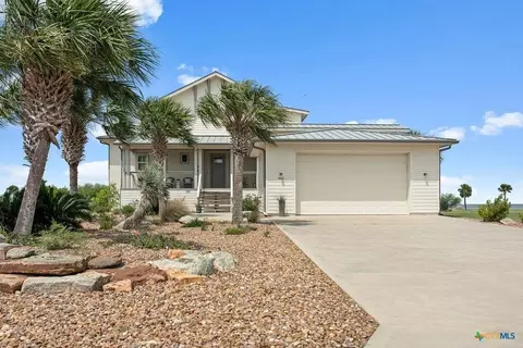 460 Bay Club Dr, Seadrift, TX 77983