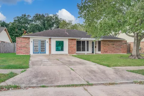 5009 Groveton Ln, Pearland, TX 77584
