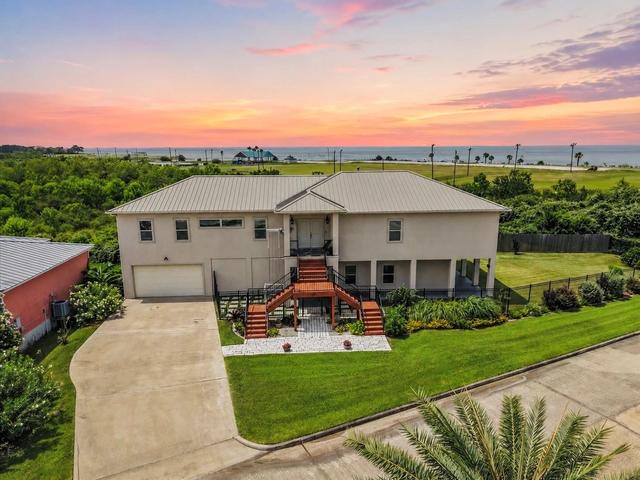 202 Debbie Ln, San Leon, TX 77539