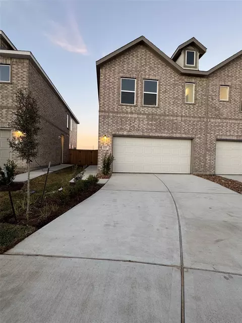 2203 Salinas Dr, Rosharon, TX 77583