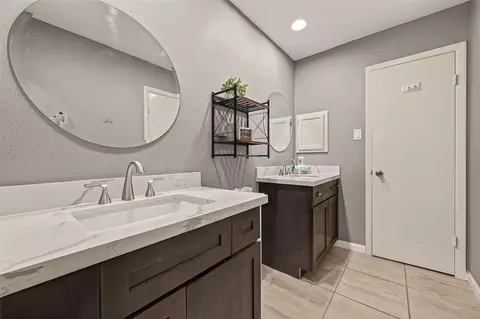 Bath - 2519 Spring Dusk Ln, Spring, TX 77373 photo 2 of 2