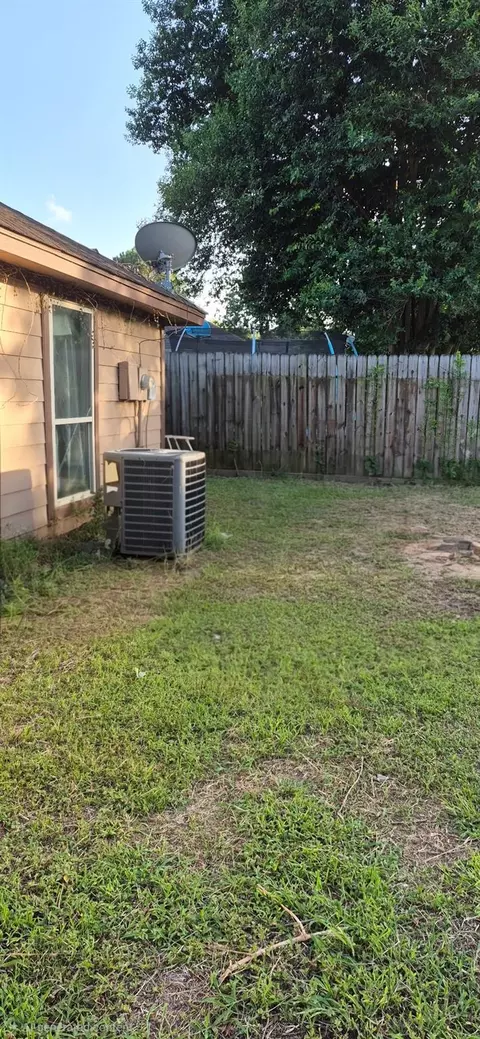 Exterior - 2519 Spring Dusk Ln, Spring, TX 77373 photo 10 of 12