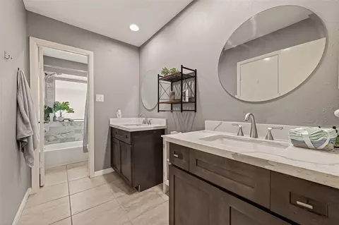 Bath - 2519 Spring Dusk Ln, Spring, TX 77373 photo 1 of 2