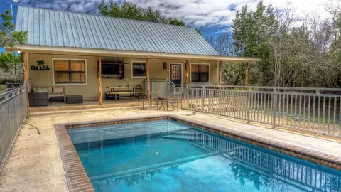 170 Cedar Ln, Concan, TX 78838