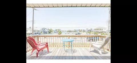 16646 Jolly Roger Rd, Jamaica Beach, TX 77554