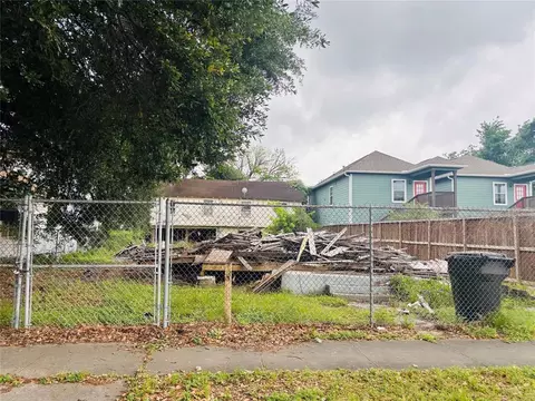 7820 Canal St, Houston, TX 77012