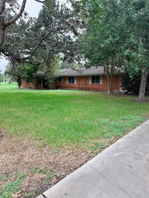 Exterior - 511 O Brien Rd, Refugio, TX 78377 photo 2 of 9