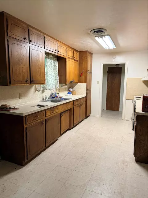 Kitchen - 511 O Brien Rd, Refugio, TX 78377 photo 1 of 2