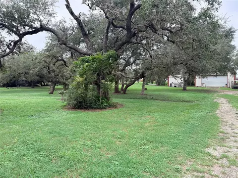 Exterior - 511 O Brien Rd, Refugio, TX 78377 photo 5 of 9
