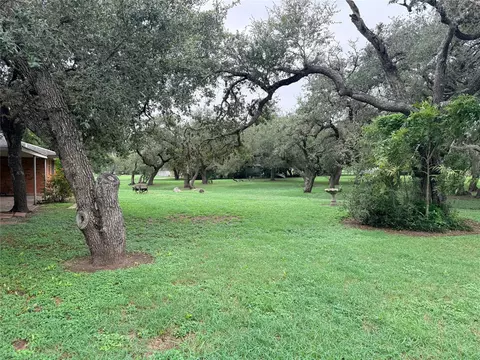 Exterior - 511 O Brien Rd, Refugio, TX 78377 photo 4 of 9
