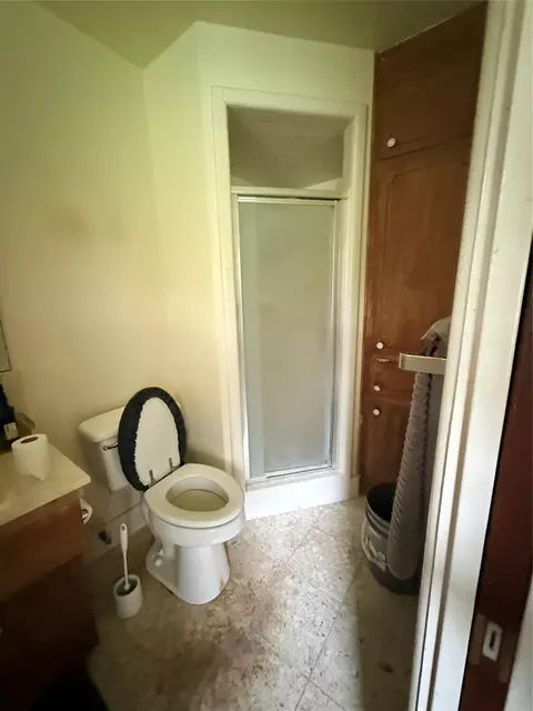 Bath - 511 O Brien Rd, Refugio, TX 78377 photo 1 of 1