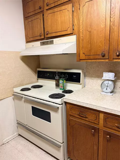 Kitchen - 511 O Brien Rd, Refugio, TX 78377 photo 2 of 2