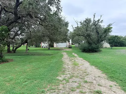 Exterior - 511 O Brien Rd, Refugio, TX 78377 photo 6 of 9