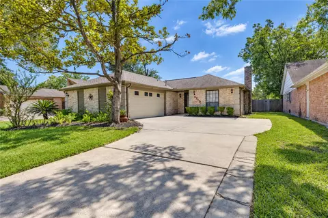 6215 Greenway Forest Ln, Houston, TX 77088