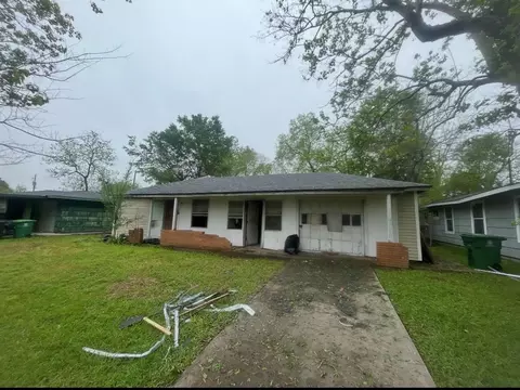 5710 Ridgeway Dr, Houston, TX 77033