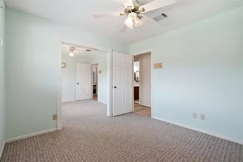 Bedroom - 3903 Ecuador Dr, Pasadena, TX 77504 photo 8 of 10