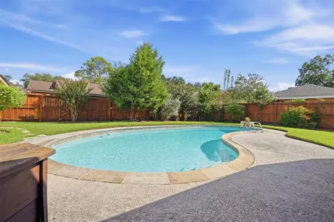 Exterior - 3903 Ecuador Dr, Pasadena, TX 77504 photo 4 of 5