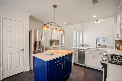 Kitchen - 21906 Trapper Lake Dr, Spring, TX 77388 photo 4 of 5