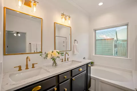 Bath - 21906 Trapper Lake Dr, Spring, TX 77388 photo 2 of 3