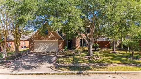 1605 Gatecreek Dr, Pearland, TX 77581