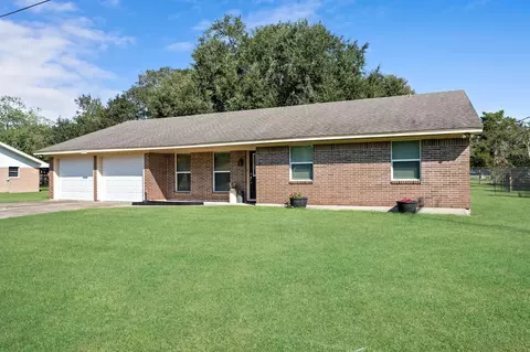 629 Carolyn St, Winnie, TX 77665