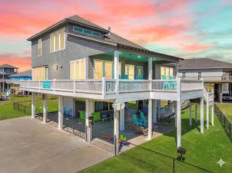 878 Surf Rd, Crystal Beach, TX 77650