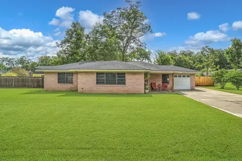 106 N Mahan St, Richwood, TX 77531