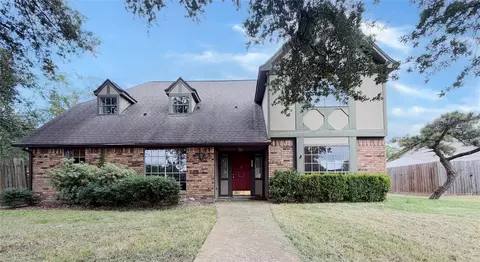 101 Rose Trl, Lake Jackson, TX 77566