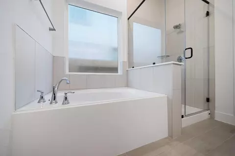 Bath - 12837 Meadow Wind Way, Conroe, TX 77302 photo 2 of 3