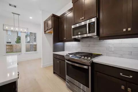 Kitchen - 12837 Meadow Wind Way, Conroe, TX 77302 photo 1 of 2