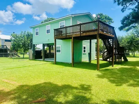 1025 14th St, Dickinson, TX 77539