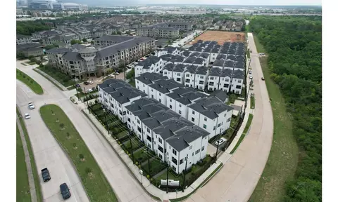 2802 Grand Fountains Dr #F, Houston, TX 77054