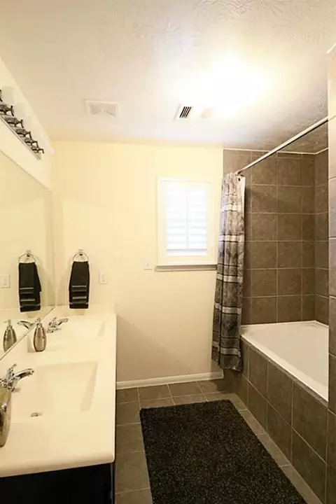 Bath - 10531 Day Trail Ln, Spring, TX 77379 photo 2 of 4