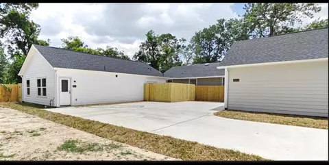 8614 Peach Tree St #B, Houston, TX 77016