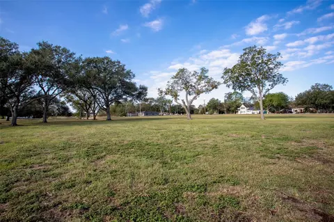 1310 N Wharton St, El Campo, TX 77437