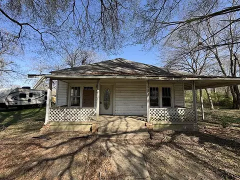 332 Houston St, Maud, TX 75567