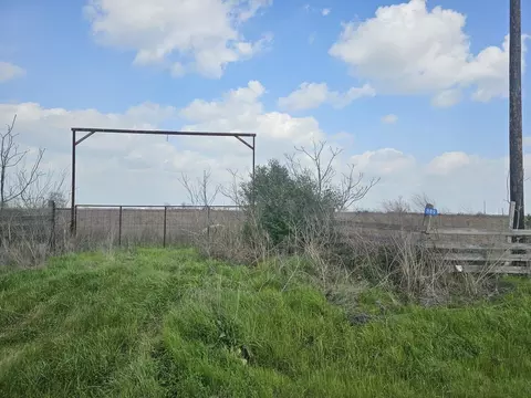 889 Old Columbus Rd N, Sealy, TX 77474