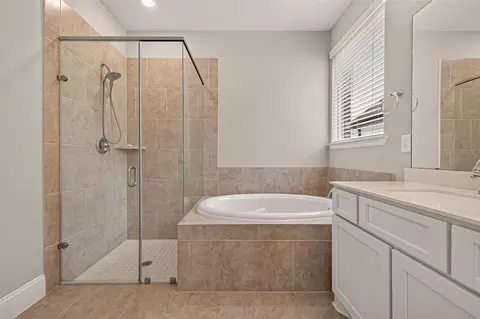 Bath - 27582 Vivace Dr, Spring, TX 77386 photo 3 of 5
