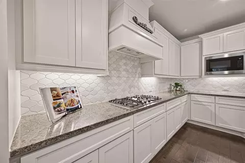 Kitchen - 27582 Vivace Dr, Spring, TX 77386 photo 3 of 4