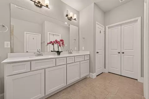 Entry Way - 27582 Vivace Dr, Spring, TX 77386 photo 4 of 5
