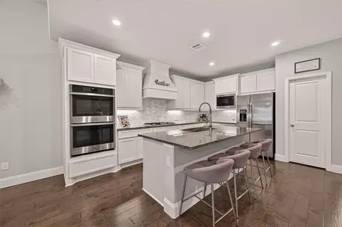 Kitchen - 27582 Vivace Dr, Spring, TX 77386 photo 4 of 4
