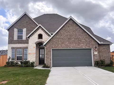 7911 Jade Crest Dr, Angleton, TX 77515