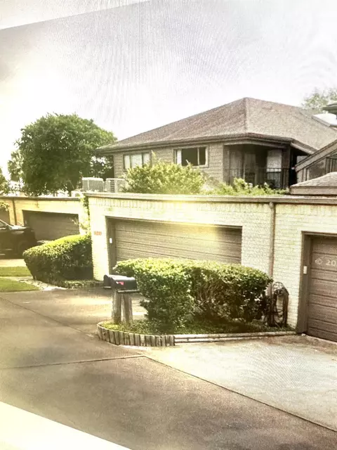 18240 Lakeside Ln, Houston, TX 77058
