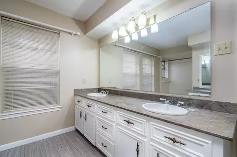 Bath - 8330 Silver Shadows Ln, Spring, TX 77379 photo 2 of 4