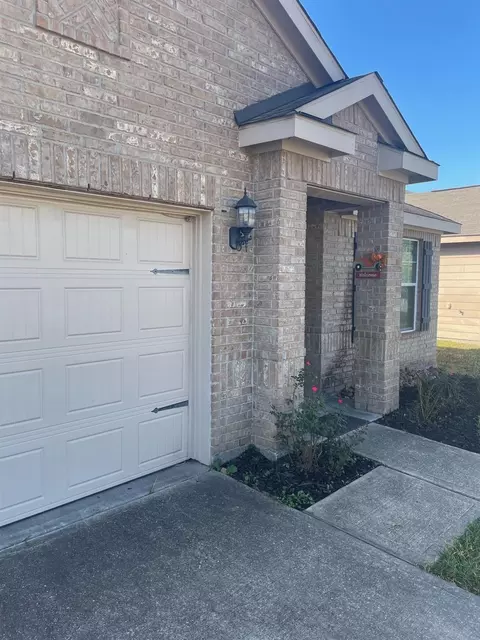 2011 Lost Pine Ct, Conroe, TX 77304 photo 1