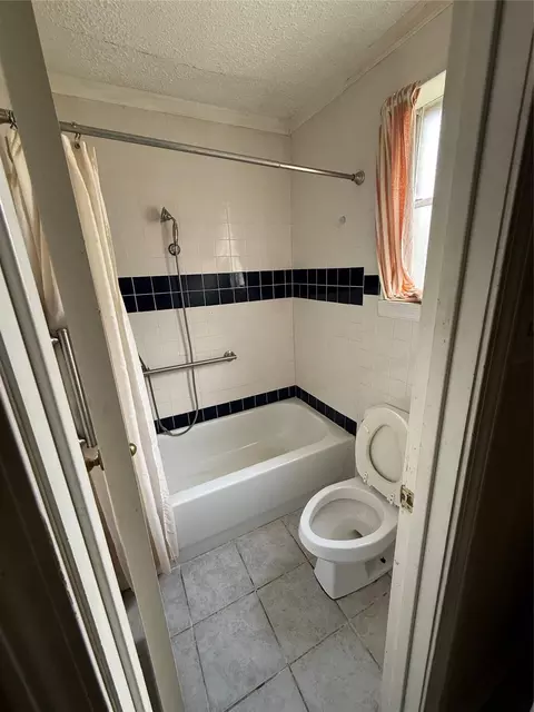 Bath - 23914 Spring Briar Ln, Spring, TX 77373 photo 1 of 2